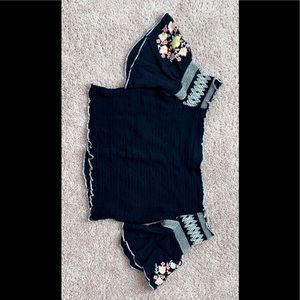 Women off the shoulder crop top